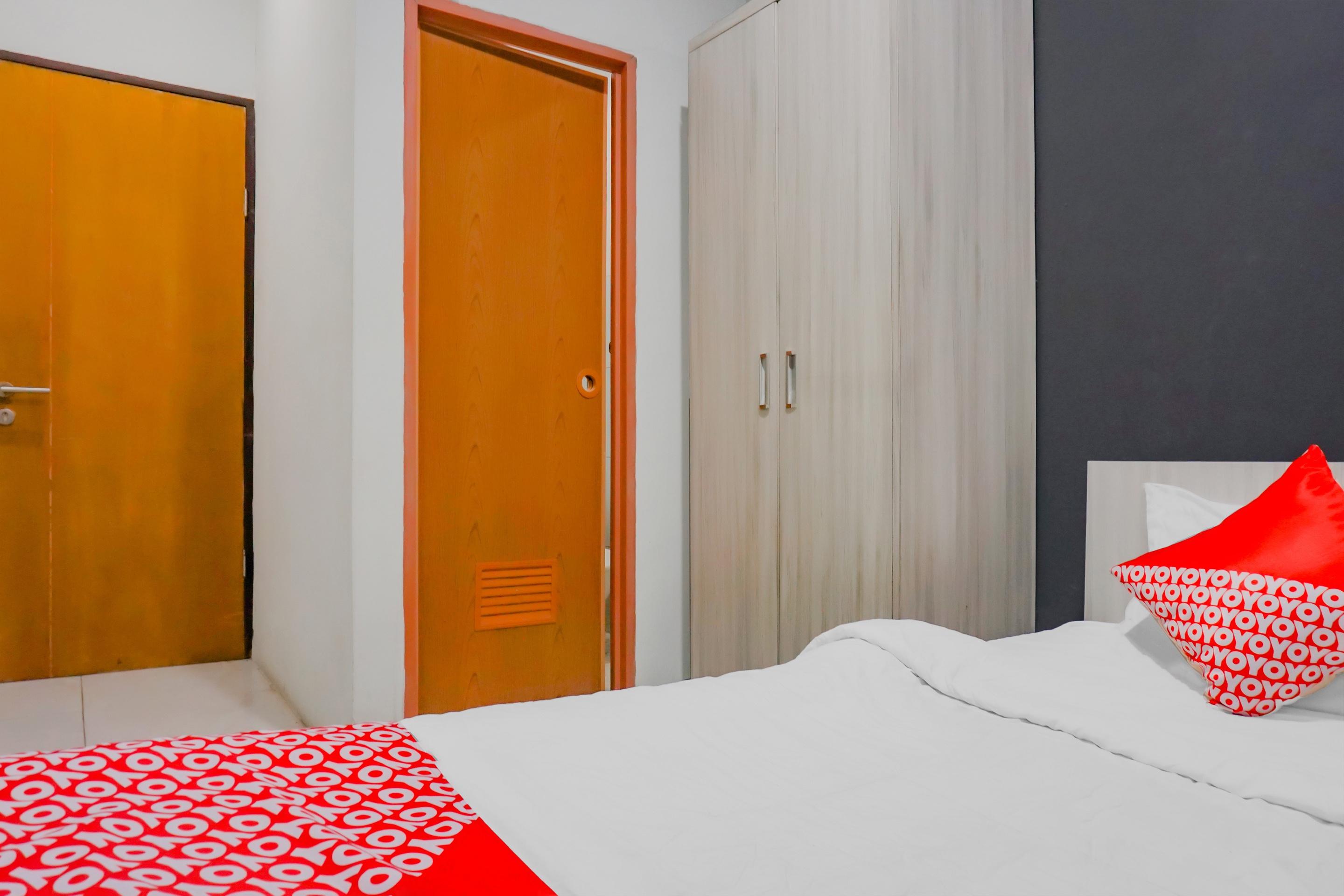 Hotel Reddoorz @ Limo Depok Exterior foto