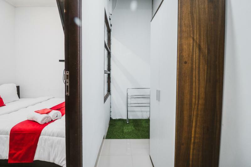 Hotel Reddoorz @ Limo Depok Exterior foto